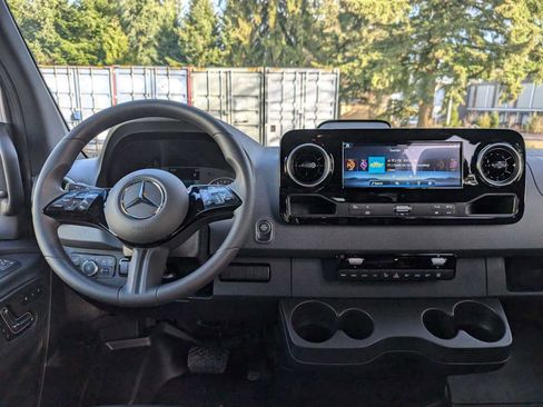 New 2025 Mercedes-Benz Sprinter 2500 image 17
