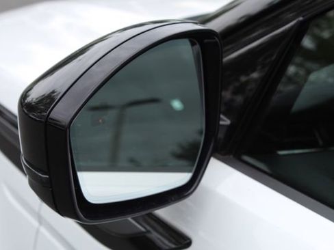 Used 2024 Land Rover Range Rover Evoque S image 13