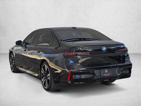New 2026 BMW i7 M70 w/ Executive Package AWD/4WD image 7