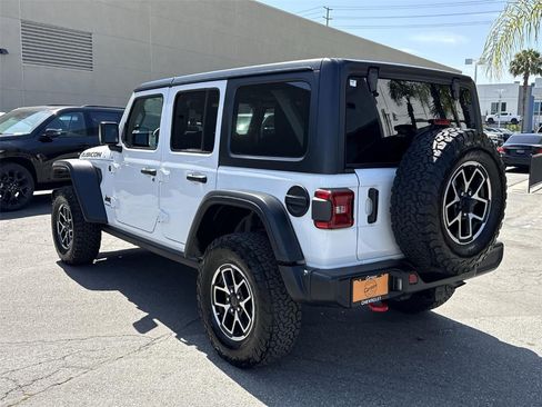 Used 2025 Jeep Wrangler Unlimited Rubicon AWD/4WD image 5