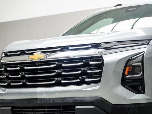 Used 2025 Chevrolet Equinox LT w/ Convenience Package II image 2