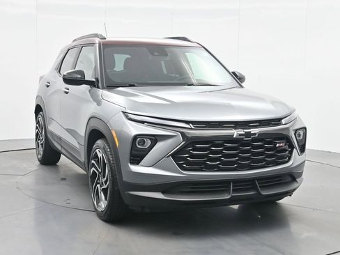 Used 2025 Chevrolet TrailBlazer RS w/ Convenience Package FWD image 3