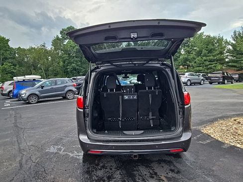 Used 2019 Chrysler Pacifica Touring Plus w/ S Appearance Package FWD image 5