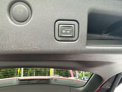 Used 2021 Chevrolet Equinox Premier image 11