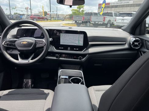 Used 2025 Chevrolet Equinox LT FWD image 23