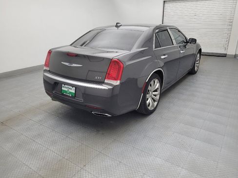 Used 2018 Chrysler 300 Touring w/ Chrome Appearance Package image 9