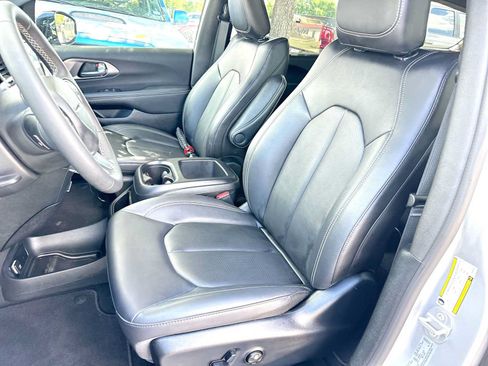 Used 2026 Chrysler Pacifica Select FWD image 17