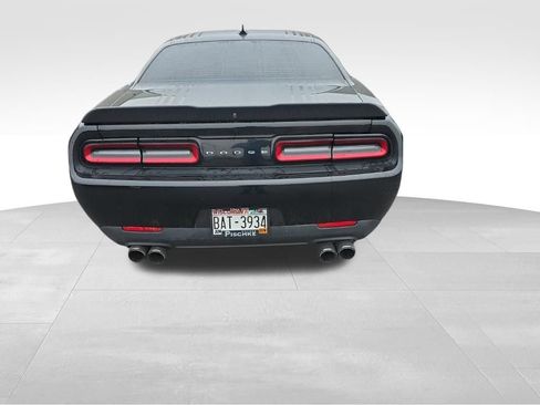Used 2018 Dodge Challenger R/T Scat Pack RWD image 9