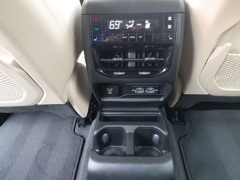 Used 2021 Jeep Grand Cherokee L Limited AWD/4WD image 13