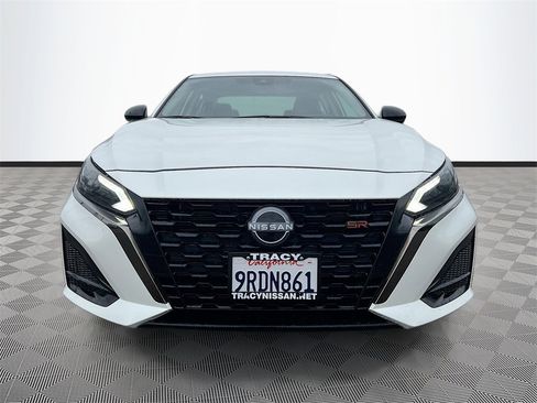 Used 2025 Nissan Altima 2.5 SR image 2