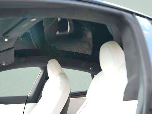 Used 2021 Tesla Model S Plaid image 36