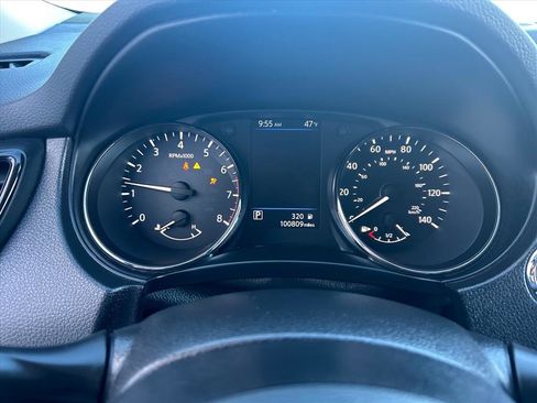 Used 2018 Nissan Rogue SV image 19