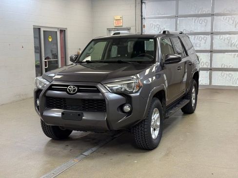 Used 2020 Toyota 4Runner SR5 AWD/4WD image 3