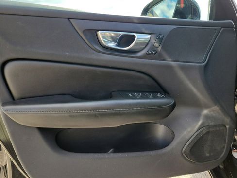 Used 2022 Volvo S60 B5 Momentum image 16