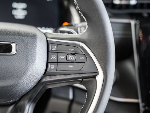 New 2025 Jeep Grand Cherokee Laredo X w/ Luxury Tech Group I image 26