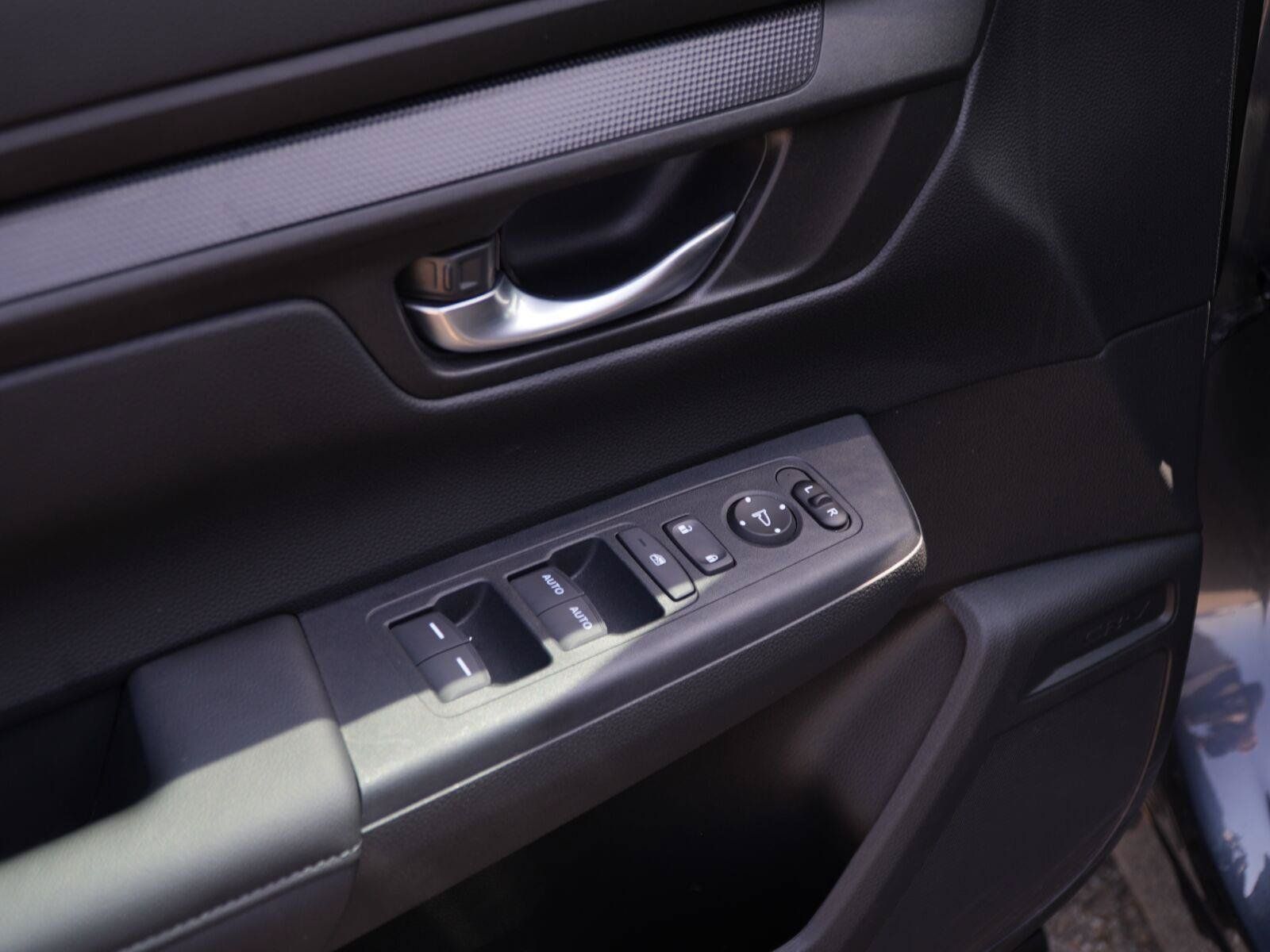 Used 2025 Honda CR-V EX image 5