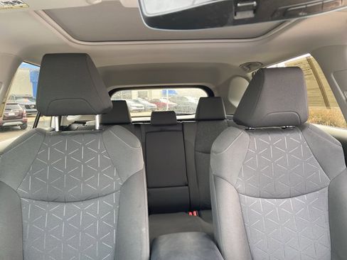 Used 2022 Toyota RAV4 XLE image 18