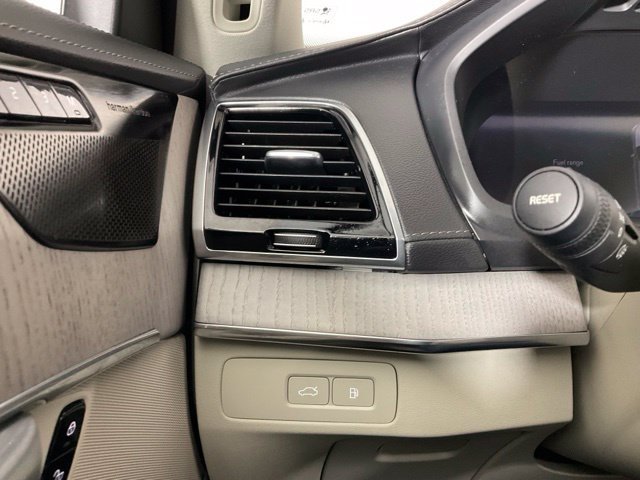Certified 2024 Volvo XC90 T8 Ultimate w/ Protection Package Premier AWD/4WD image 18