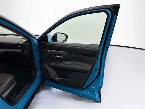Used 2025 Nissan Kicks SR FWD image 30