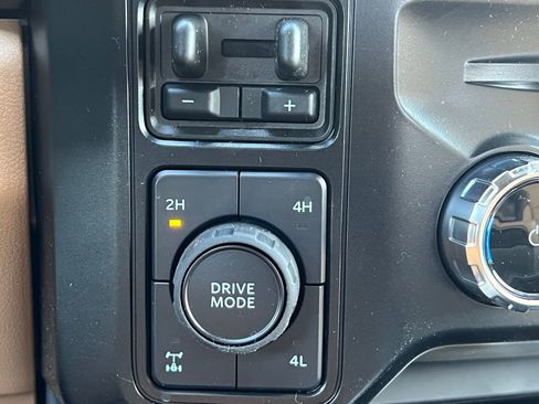 New 2025 Ford F350 Lariat w/ Lariat Ultimate Package AWD/4WD image 47