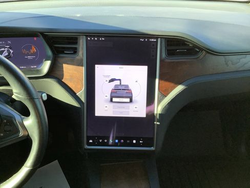 Used 2020 Tesla Model X Long Range image 11