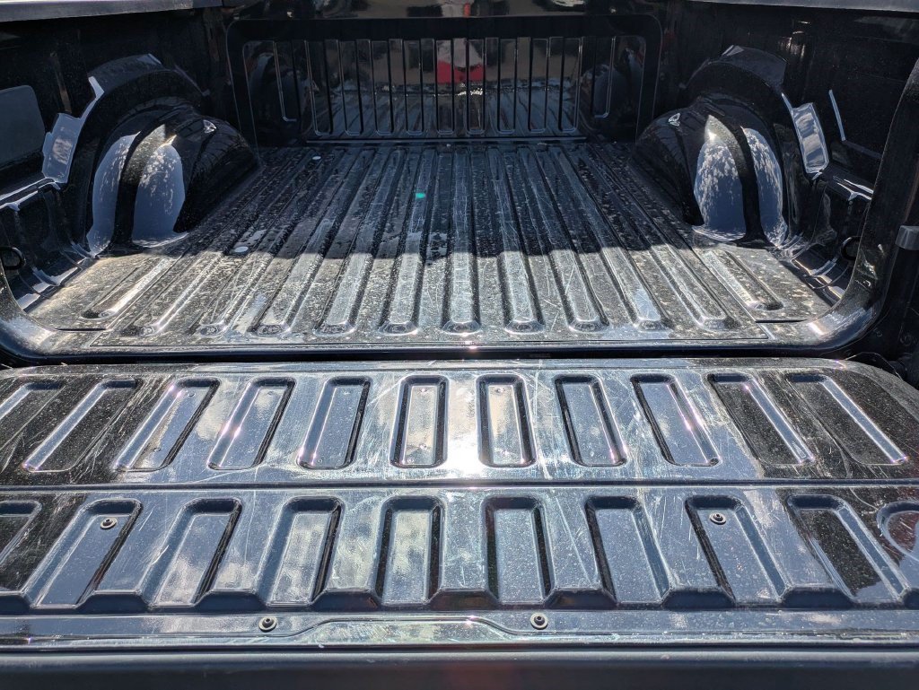 Used 2025 RAM 1500 Laramie w/ Sport Appearance Package AWD/4WD image 28