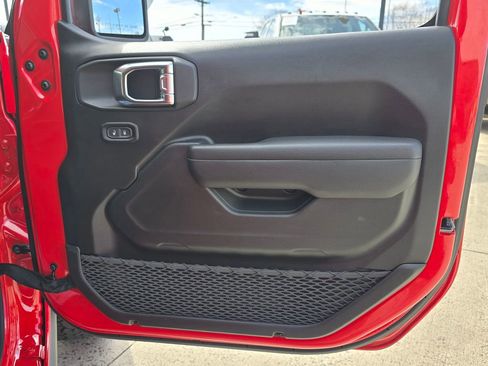 Used 2025 Jeep Wrangler Unlimited Rubicon 4xe w/ Convenience Group image 29