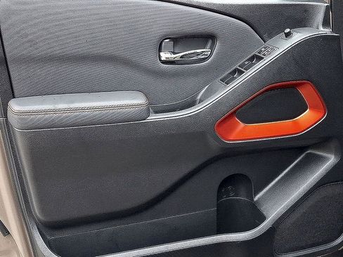 Used 2022 Nissan Frontier PRO-4X image 15