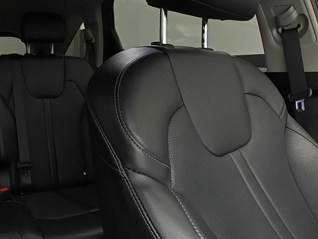 Used 2025 Kia Sorento S w/ Panoramic Sunroof Package FWD image 11