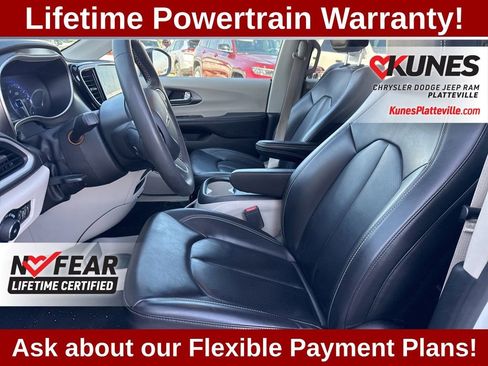 Used 2023 Chrysler Pacifica Touring-L FWD image 12