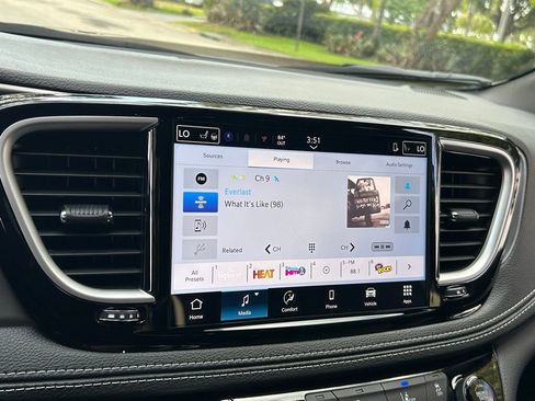 New 2026 Chrysler Pacifica Select image 48