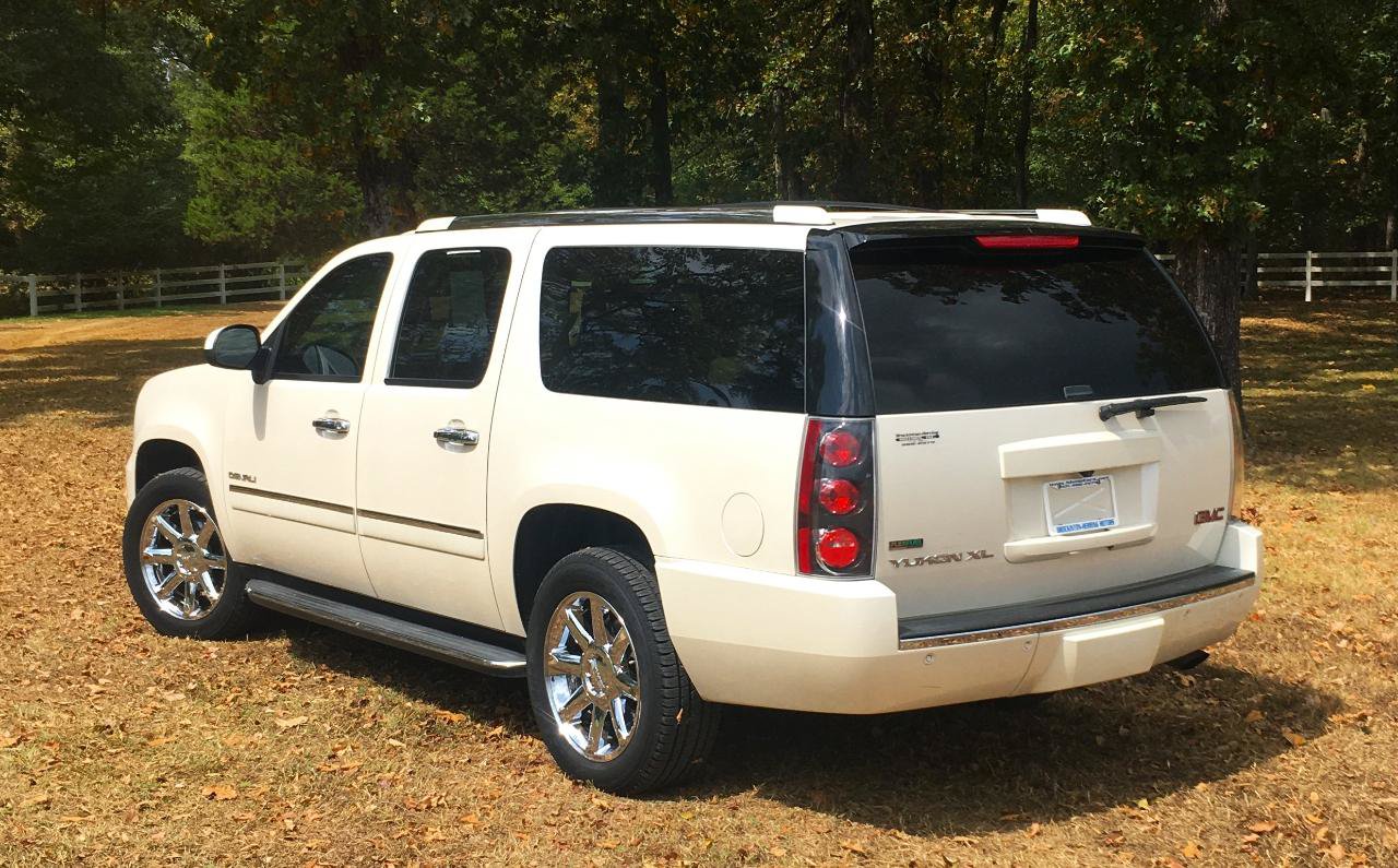Used 2012 GMC Yukon XL Denali RWD image 4