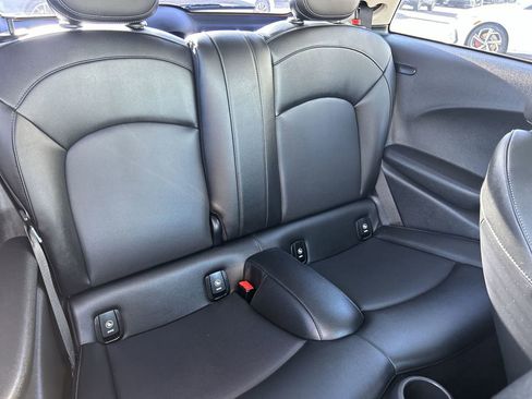 Used 2021 MINI Cooper 2-Door Hardtop image 9