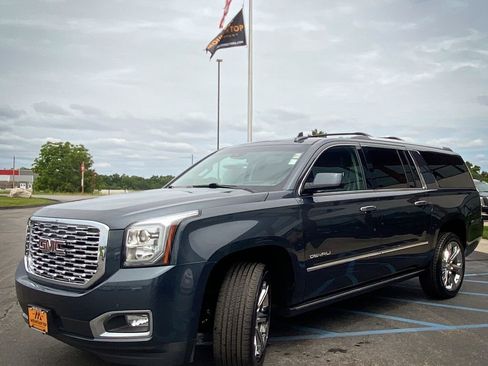 Used 2019 GMC Yukon XL Denali w/ Denali Ultimate Package AWD/4WD image 3