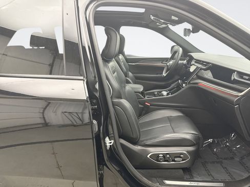 Used 2023 Jeep Grand Cherokee Overland w/ Adv Protech Group III image 19