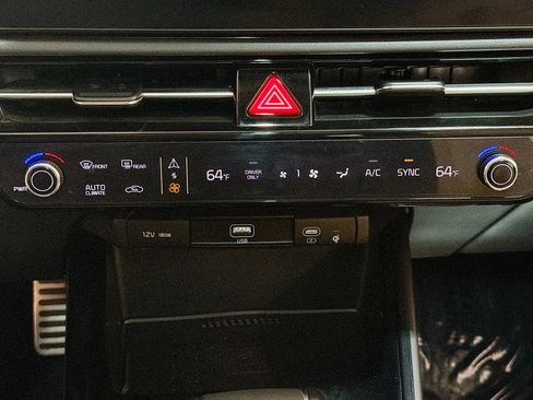 Used 2023 Kia Niro EX Touring image 24