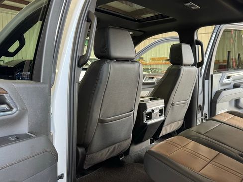 Used 2024 Chevrolet Silverado 2500 High Country w/ Technology Package AWD/4WD image 36