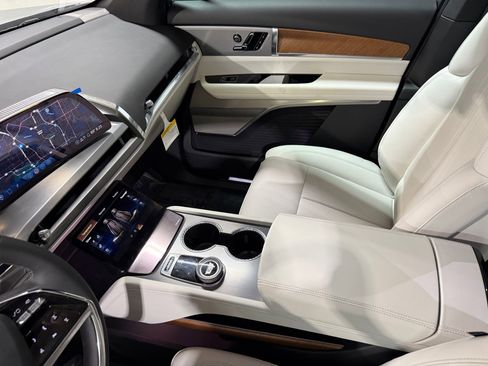 New 2026 Cadillac Vistiq Luxury AWD/4WD image 38