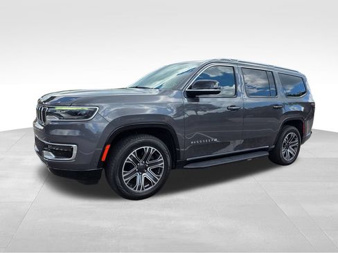 Used 2023 Jeep Wagoneer Series II RWD image 2