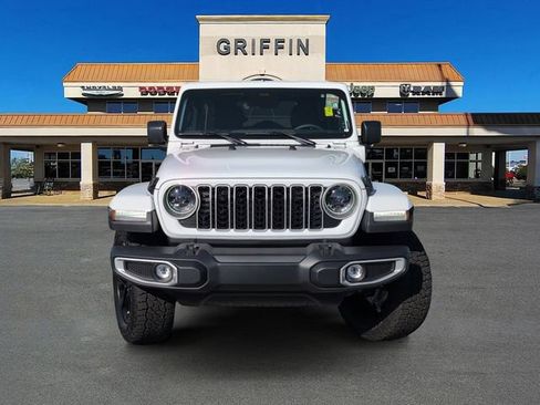 Used 2025 Jeep Wrangler Unlimited Sahara AWD/4WD image 12