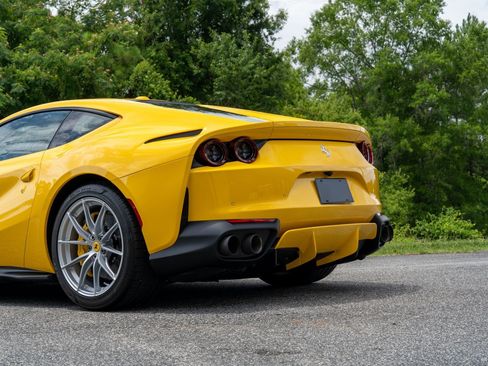 Used 2019 Ferrari 812 Superfast RWD image 21