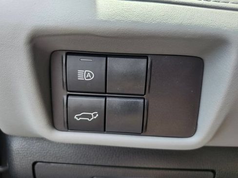 Used 2022 Toyota Highlander XLE AWD/4WD image 37