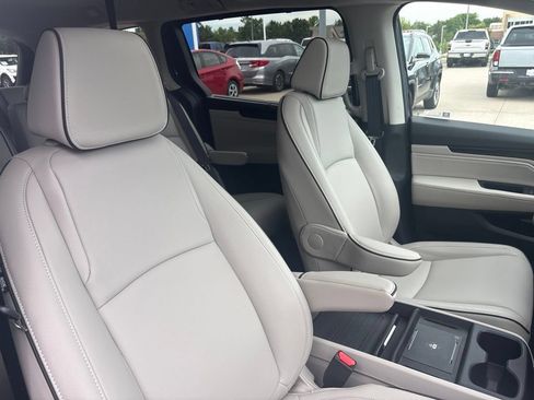 Certified 2026 Honda Odyssey Touring image 27