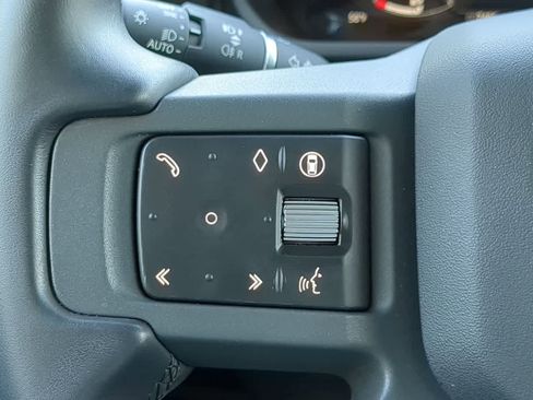 Used 2025 Land Rover Defender 110 X-Dynamic SE image 25