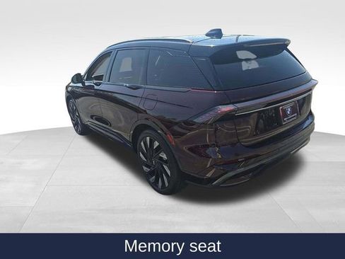 Used 2025 Lincoln Nautilus Reserve image 10