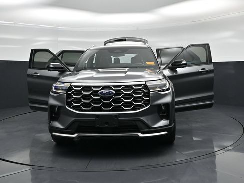 Used 2025 Ford Explorer Platinum w/ Ultimate Package AWD/4WD image 31