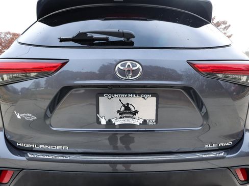 Used 2020 Toyota Highlander XLE image 46