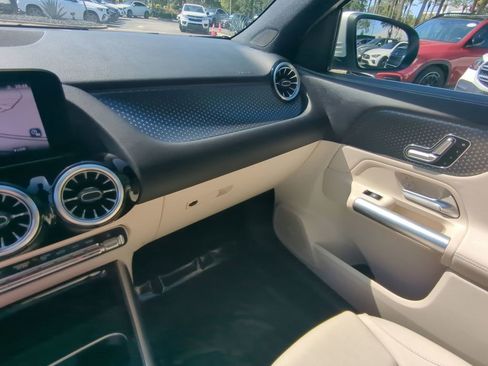 Certified 2025 Mercedes-Benz GLA 250 image 4