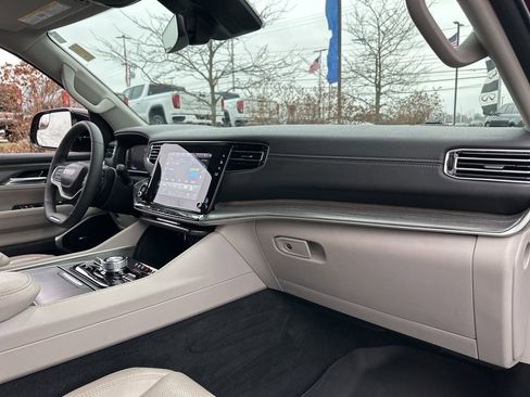 Used 2023 Jeep Wagoneer Series III w/ Preferred Equipment Group image 24