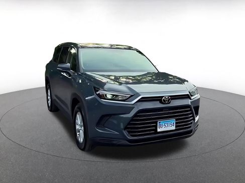 Used 2025 Toyota Grand Highlander FWD image 3